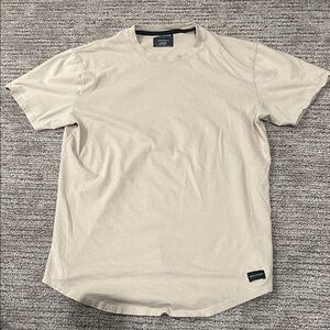 Hollister Men's Beige T-Shirt